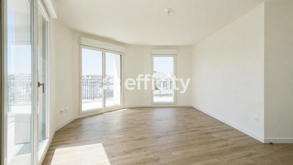 Appartement
         3 pièces
        - 76 m² 600 000 € *