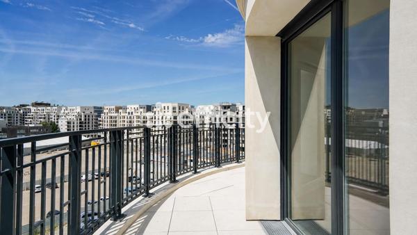 Appartement
         3 pièces
        - 76 m² 600 000 € *