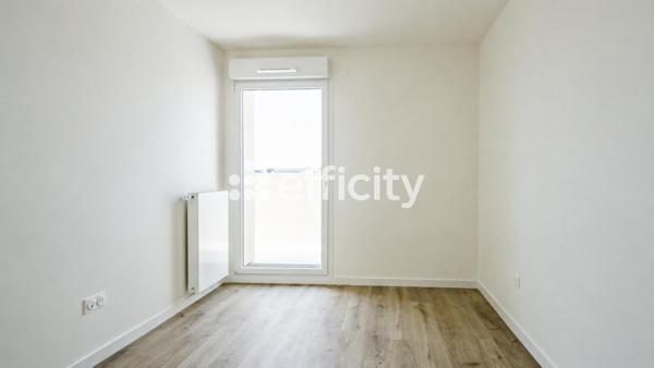 Appartement
         3 pièces
        - 76 m² 600 000 € *