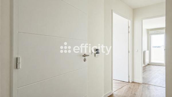 Appartement
         3 pièces
        - 76 m² 600 000 € *