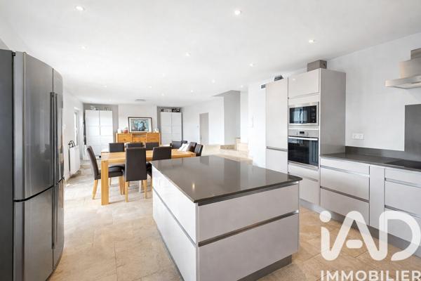 Maison à vendre 4 pièces 131 m² Châteauneuf-Grasse