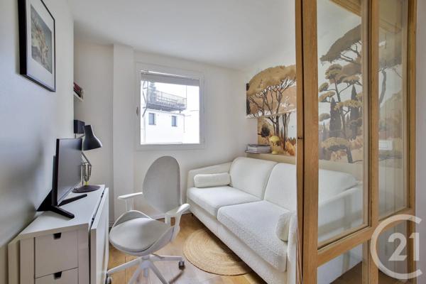 Appartement F3 à vendre  3 pièces - 70,60 m 2   PARIS  - 75009