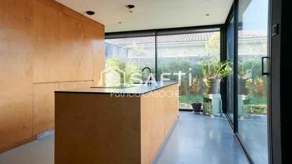 Maison contemporaine de plain-pied sans travaux proche du centre,5 chambres, piscine, stationnement