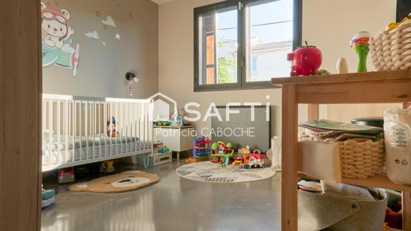 Maison contemporaine de plain-pied sans travaux proche du centre,5 chambres, piscine, stationnement