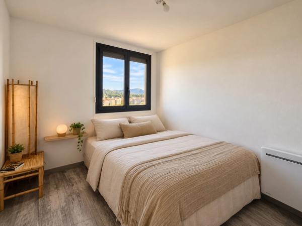 Appartement T3 transformable en T4 – Dernier étage – Vue mer et Bonne Mère – 2 balcons – Parking