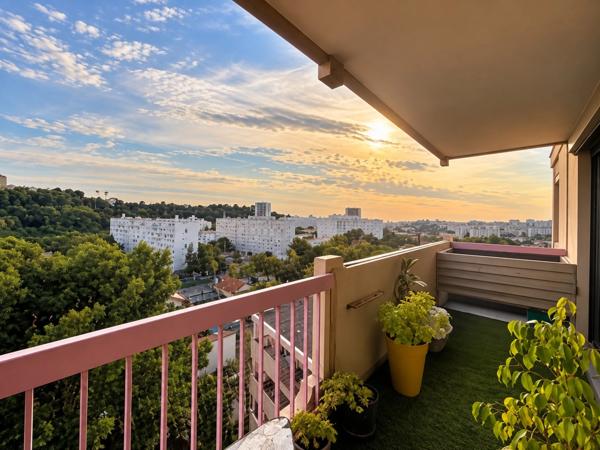 Appartement T3 transformable en T4 – Dernier étage – Vue mer et Bonne Mère – 2 balcons – Parking