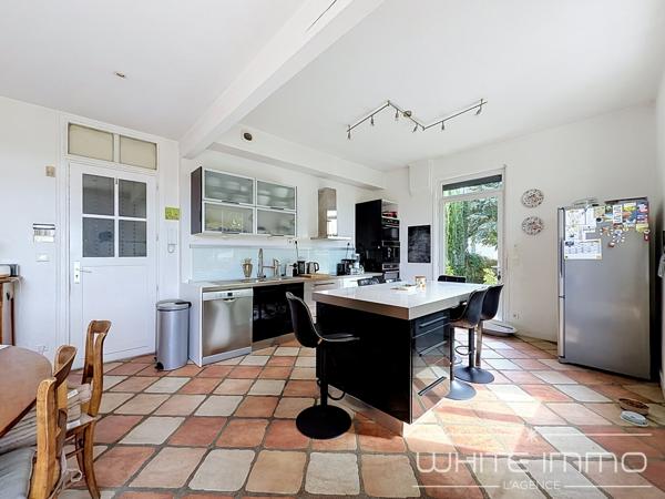 "LES TILLEULS" - VENTE EN CO-EXCLUSIVITE, FRANCHEVILLE LE BAS, MAISON ANCIENNE, 169 M2, 4 CH/ BUREAU, PISCINE