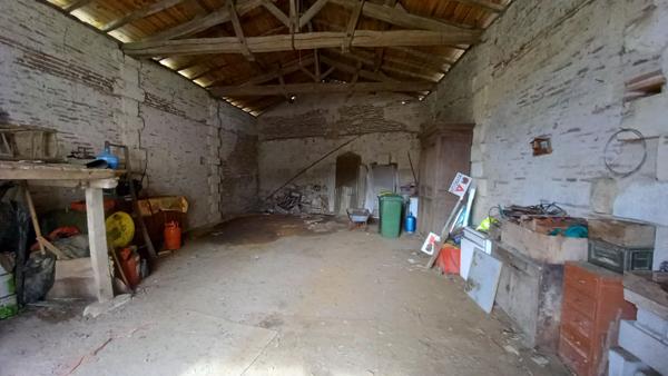 Maison de bourg avec grange à 10 minutes de Montpon Ménestérol.