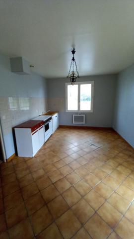 Maison de bourg avec grange à 10 minutes de Montpon Ménestérol.