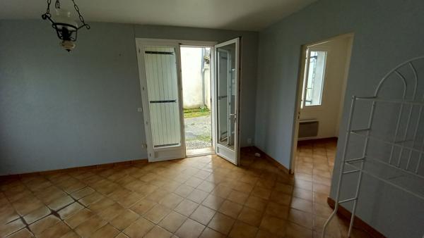 Maison de bourg avec grange à 10 minutes de Montpon Ménestérol.
