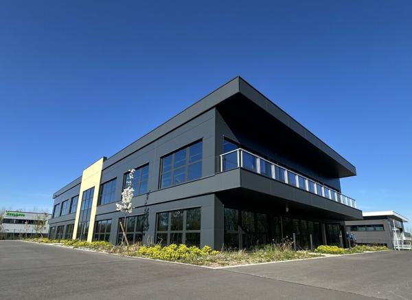 BUREAUX à VENDRE de 277 m²