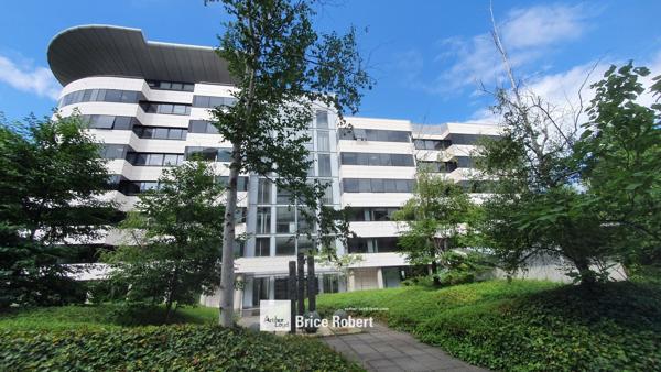 Location bureaux rénovés Lyon Part-Dieu immeuble emblématique