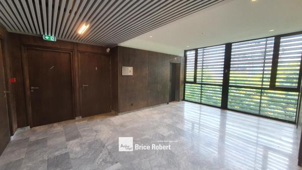 Location bureaux rénovés Lyon Part-Dieu immeuble emblématique