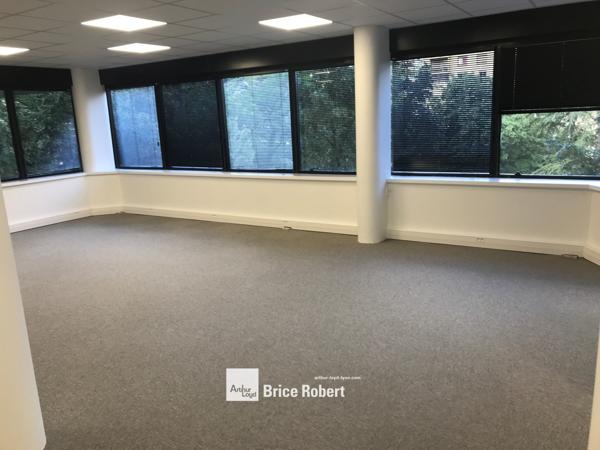 Location bureaux rénovés Lyon Part-Dieu immeuble emblématique