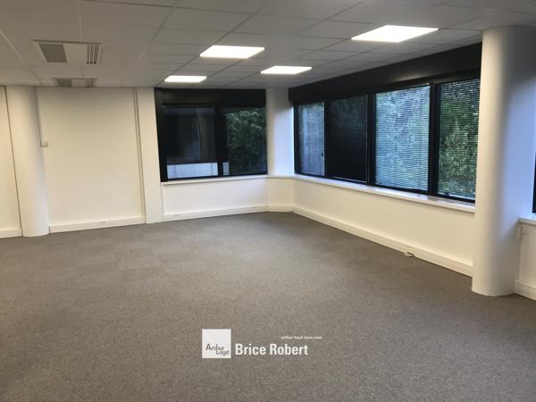 Location bureaux rénovés Lyon Part-Dieu immeuble emblématique
