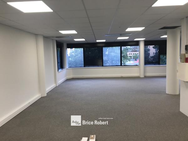 Location bureaux rénovés Lyon Part-Dieu immeuble emblématique
