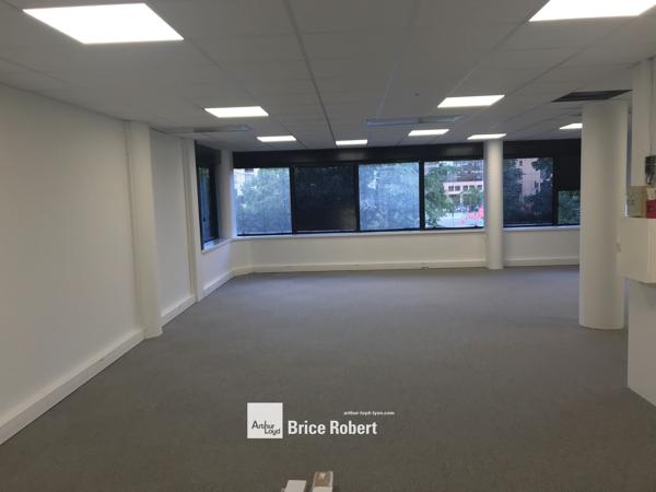 Location bureaux rénovés Lyon Part-Dieu immeuble emblématique