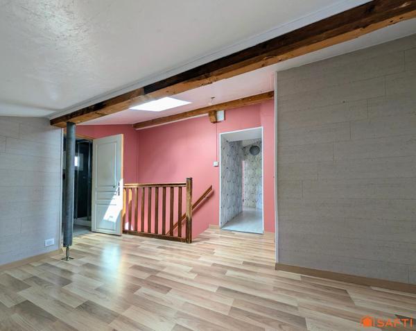 Maison 5 pièces avec jardin, terrasse et garages