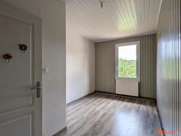 Maison 5 pièces avec jardin, terrasse et garages