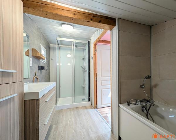 Maison 5 pièces avec jardin, terrasse et garages
