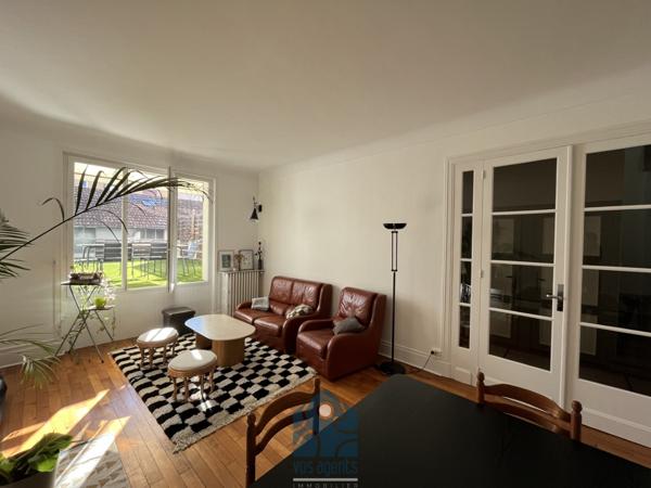 Maison avec terrasse, parking et dépendances