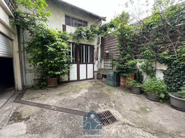 Maison avec terrasse, parking et dépendances