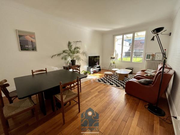 Maison avec terrasse, parking et dépendances