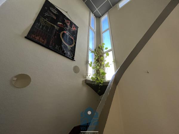 Maison avec terrasse, parking et dépendances