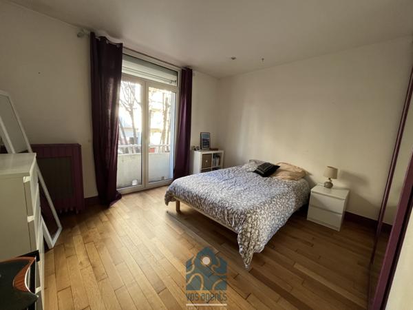 Maison avec terrasse, parking et dépendances