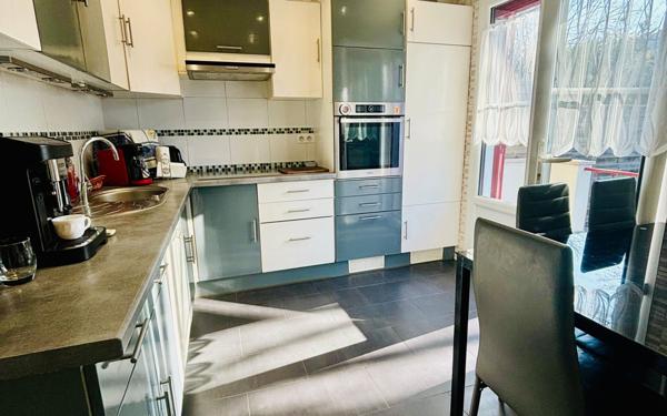 Maison à vendre    4 pièces •  Stains