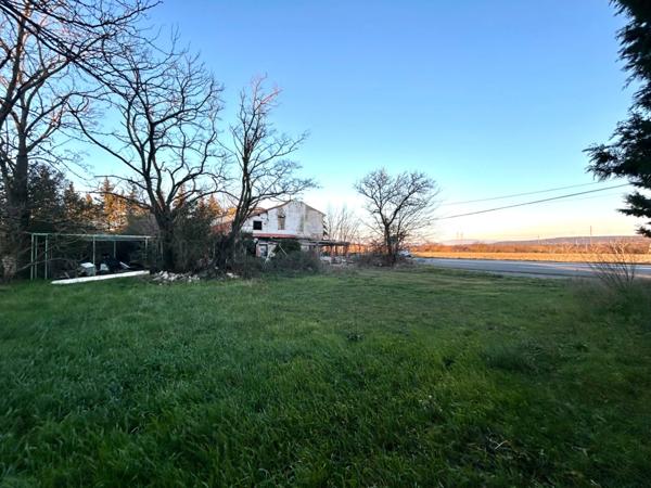 Ancien restaurant à réhabiliter – Le long de la N7 PIERRELATTE (26)