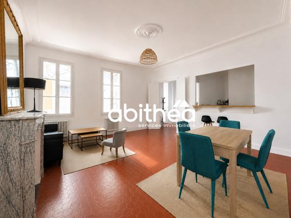 APPARTEMENT T3 MEUBLÉ ET RÉNOVÉ AVEC CHARME – 88,50 M² – CENTRE HISTORIQUE DE BÉZIERS – A 50M DE LA PLACE JEAN