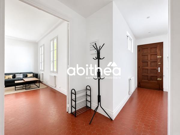 APPARTEMENT T3 MEUBLÉ ET RÉNOVÉ AVEC CHARME – 88,50 M² – CENTRE HISTORIQUE DE BÉZIERS – A 50M DE LA PLACE JEAN
