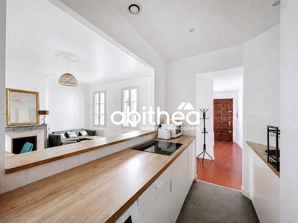 APPARTEMENT T3 MEUBLÉ ET RÉNOVÉ AVEC CHARME – 88,50 M² – CENTRE HISTORIQUE DE BÉZIERS – A 50M DE LA PLACE JEAN