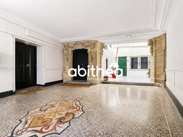 APPARTEMENT T3 MEUBLÉ ET RÉNOVÉ AVEC CHARME – 88,50 M² – CENTRE HISTORIQUE DE BÉZIERS – A 50M DE LA PLACE JEAN