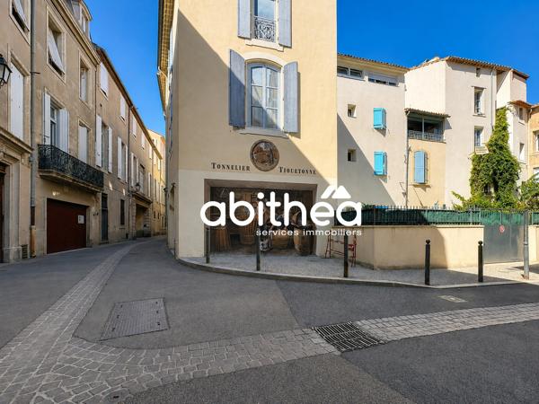 APPARTEMENT T3 MEUBLÉ ET RÉNOVÉ AVEC CHARME – 88,50 M² – CENTRE HISTORIQUE DE BÉZIERS – A 50M DE LA PLACE JEAN