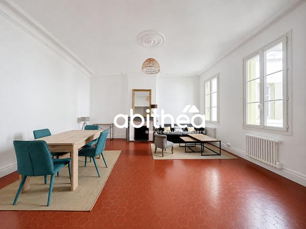 APPARTEMENT T3 MEUBLÉ ET RÉNOVÉ AVEC CHARME – 88,50 M² – CENTRE HISTORIQUE DE BÉZIERS – A 50M DE LA PLACE JEAN