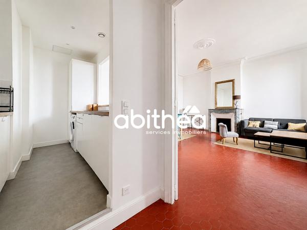 APPARTEMENT T3 MEUBLÉ ET RÉNOVÉ AVEC CHARME – 88,50 M² – CENTRE HISTORIQUE DE BÉZIERS – A 50M DE LA PLACE JEAN