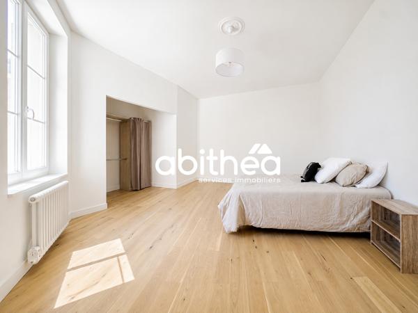 APPARTEMENT T3 MEUBLÉ ET RÉNOVÉ AVEC CHARME – 88,50 M² – CENTRE HISTORIQUE DE BÉZIERS – A 50M DE LA PLACE JEAN