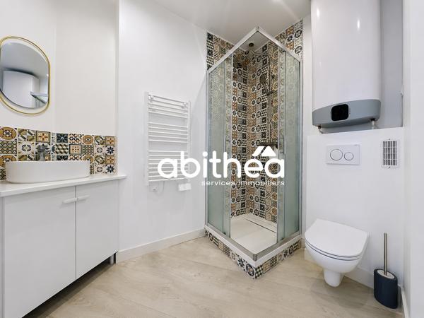 APPARTEMENT T3 MEUBLÉ ET RÉNOVÉ AVEC CHARME – 88,50 M² – CENTRE HISTORIQUE DE BÉZIERS – A 50M DE LA PLACE JEAN