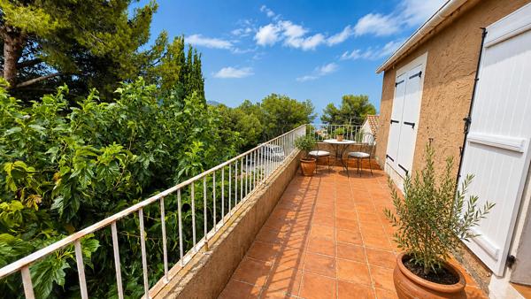 Villa Carqueiranne non mitoyenne 109 m² T5 au calme, rénovée