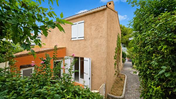 Villa Carqueiranne non mitoyenne 109 m² T5 au calme, rénovée