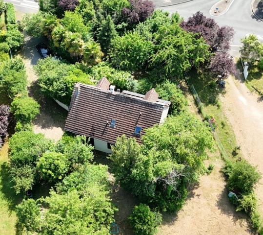 À saisir rapidement – En plein centre de Fondettes, maison familiale de 5 chambres sur un grand terrain divisible