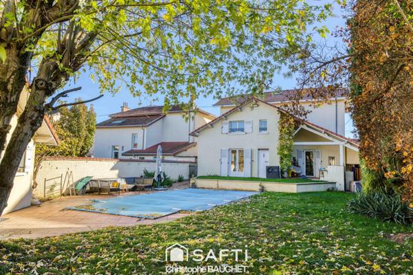 Maison bourgeoise à Bourg en Bresse avec piscine