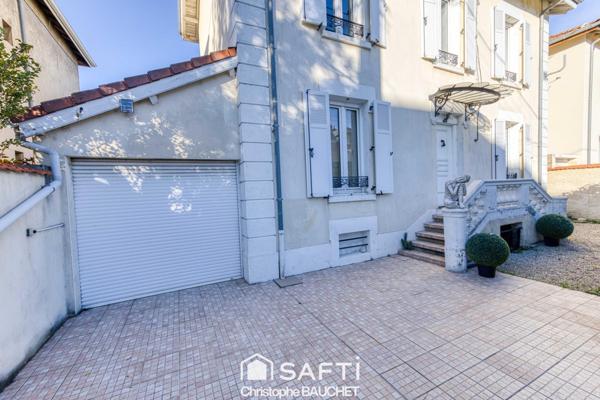 Maison bourgeoise à Bourg en Bresse avec piscine