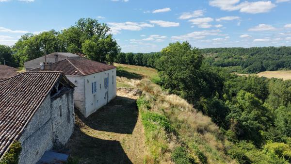 Ancien corps de ferme à rafraichir