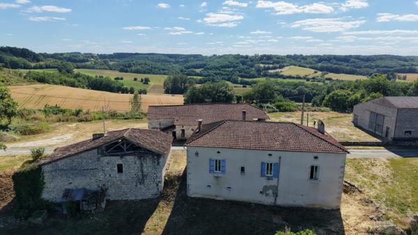 Ancien corps de ferme à rafraichir