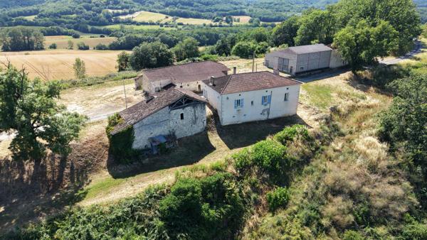 Ancien corps de ferme à rafraichir