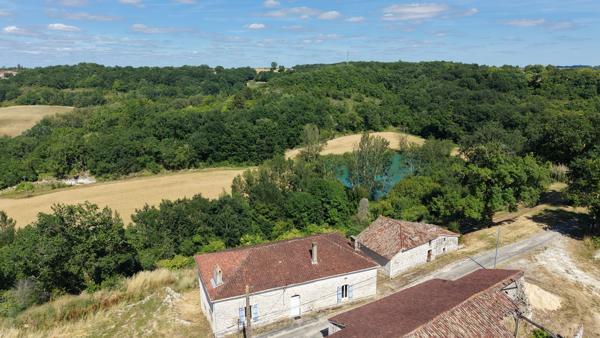 Ancien corps de ferme à rafraichir