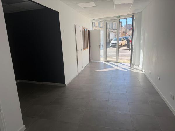 Bureaux en location à Bordeaux Bastide en rez-de-chaussée avec accès direct